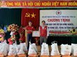 Tặng 350 suất quà cho học sinh và người nghèo xã Chư Krey
