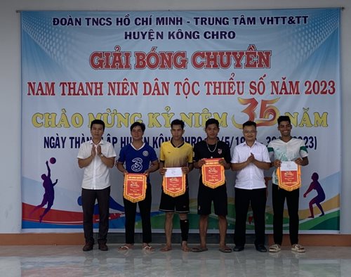 Kông Chro trao giải bóng chuyền Nam thanh niên DTTS năm 2023